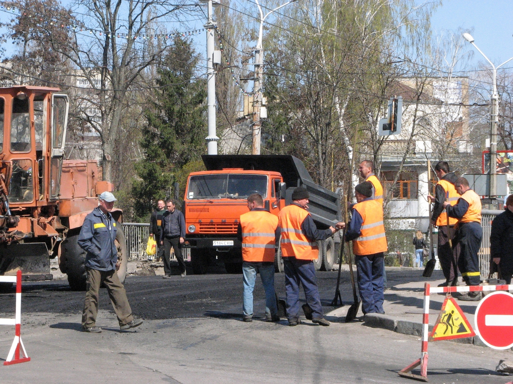 продолжается ремонт дорог