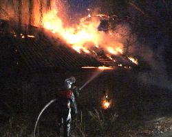 возник пожар в складском помещении